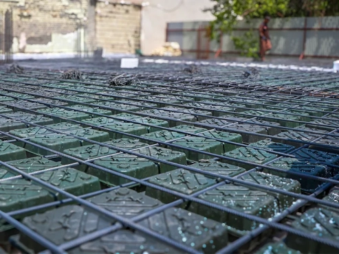 بناء مبنی عباس‌آباد باستخدام قالب بوليمر خرسانی